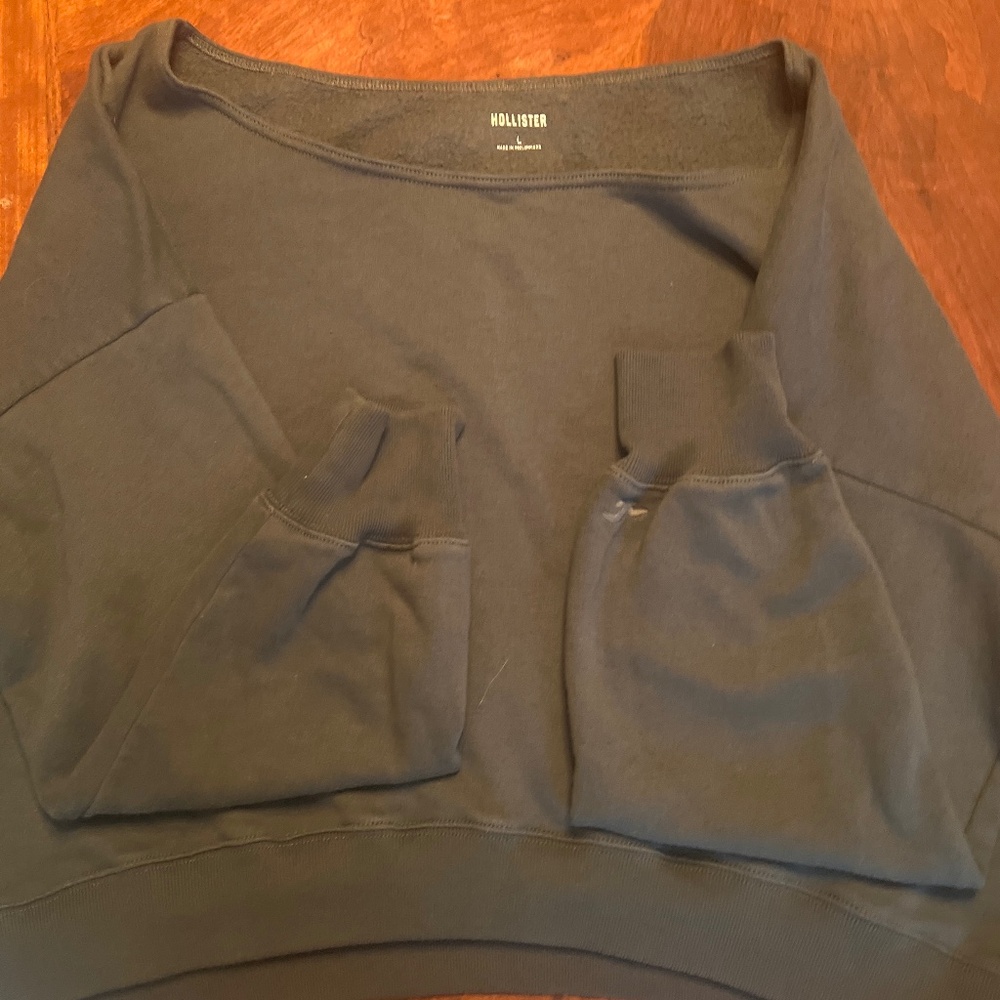 Hollister Cropped Off the Shoulder Green Sweater Size Large